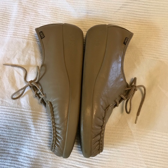 SAS Genuine Handsewn Beige Comfort Shoes 9.5 N - Picture 4 of 6
